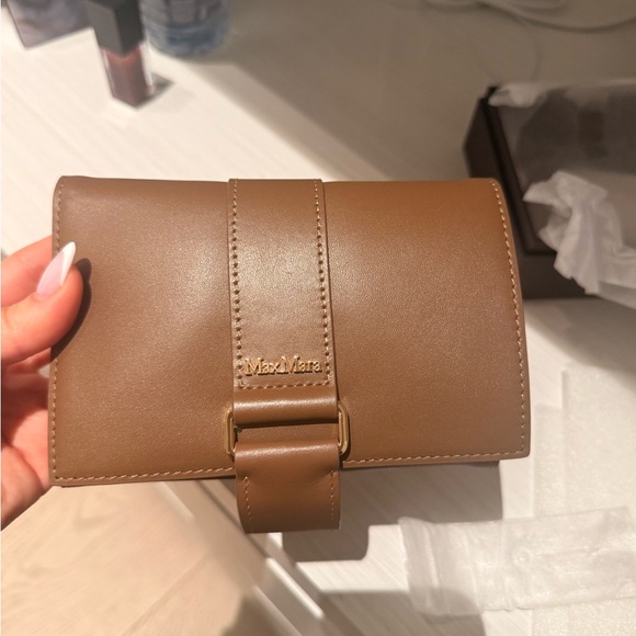 MaxMara Tan Leather Wallet - Picture 4 of 7